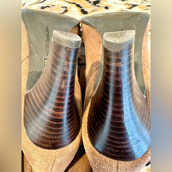 BCBGeneration tan suede boots - Picture 7 of 9